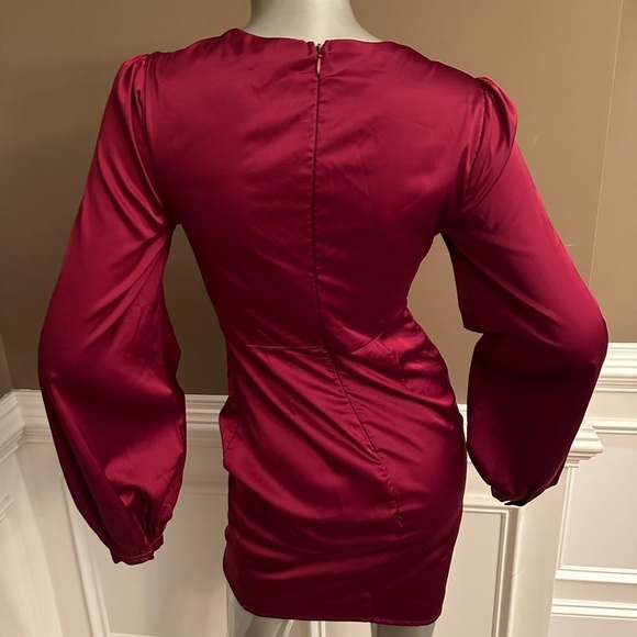 NWT FASHION NOVA Mini Twist Red Dress Size Small Long Sleeves - Picture 5 of 5